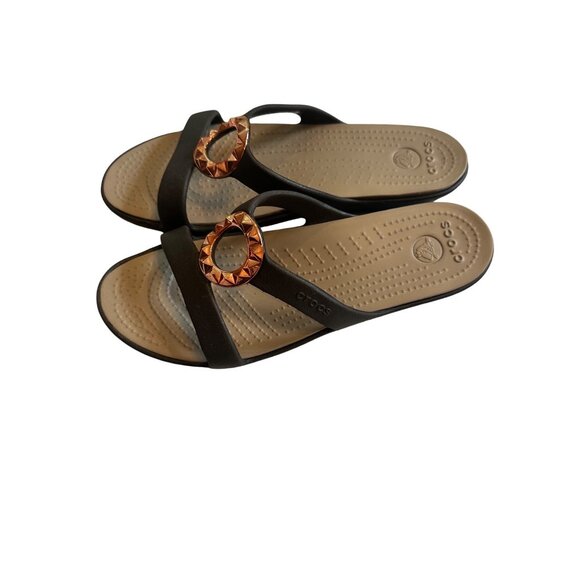 NWOT Womens Size 10 Crocs Brown Sandals Rose Gold Studded Oval Accents Slip-On - Picture 4 of 7